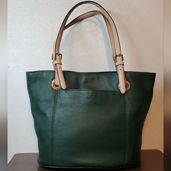 Beautiful Emerald Michael Kors - Picture 2 of 12